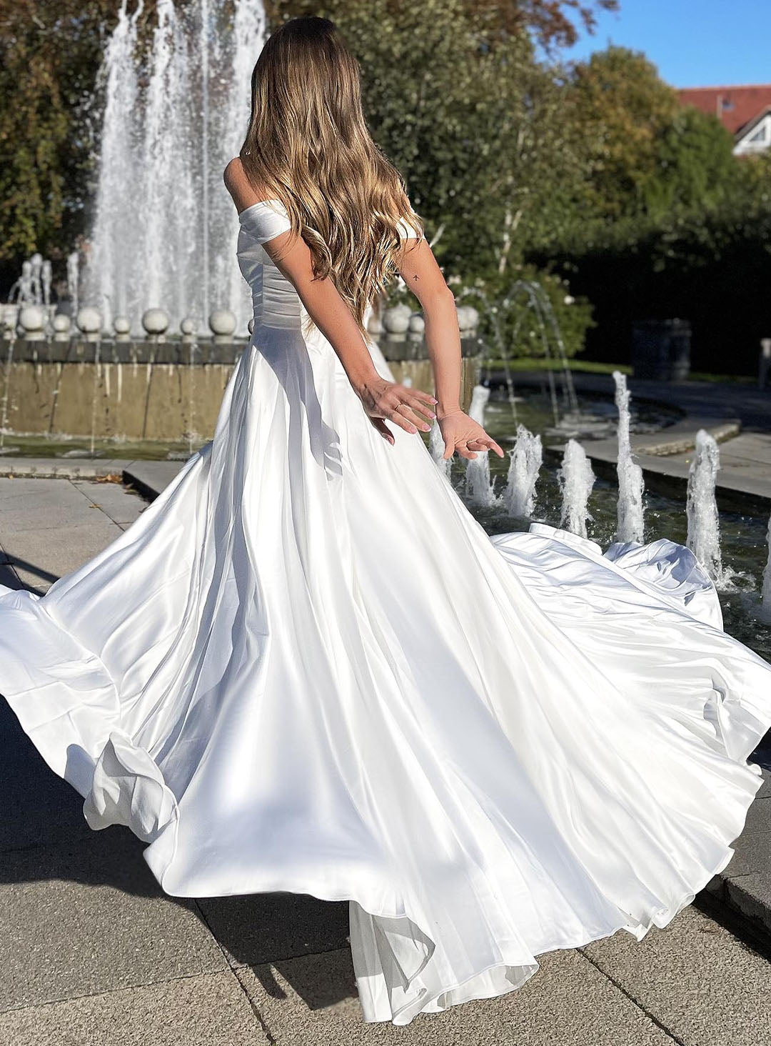 JP118, satin elegant off-shoulder