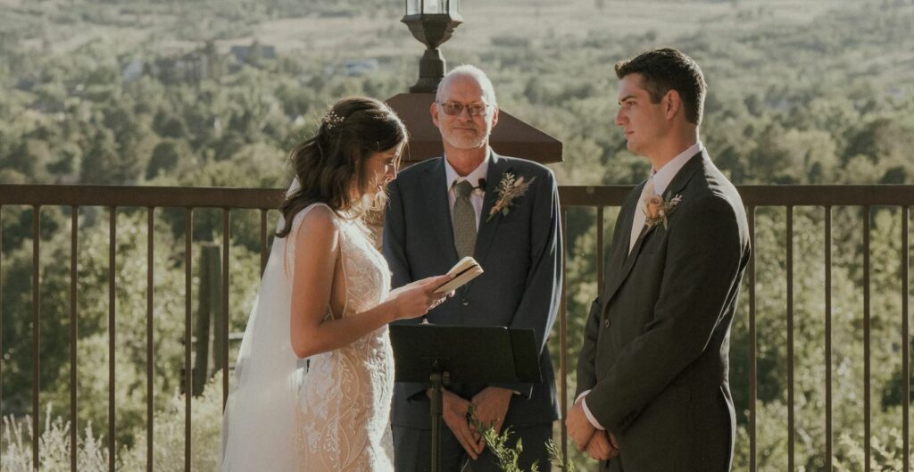 How to Write Wedding Vows That Will Leave Everyone in Laughter